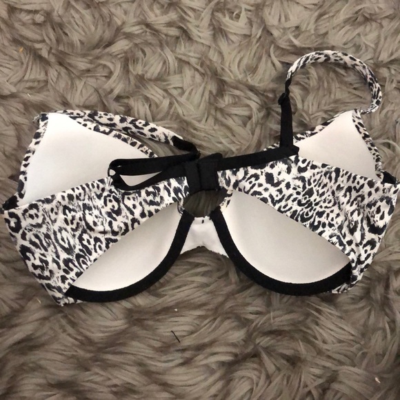 Victoria’s Secret Black White Cheetah Jeweled Bra - Picture 2 of 3